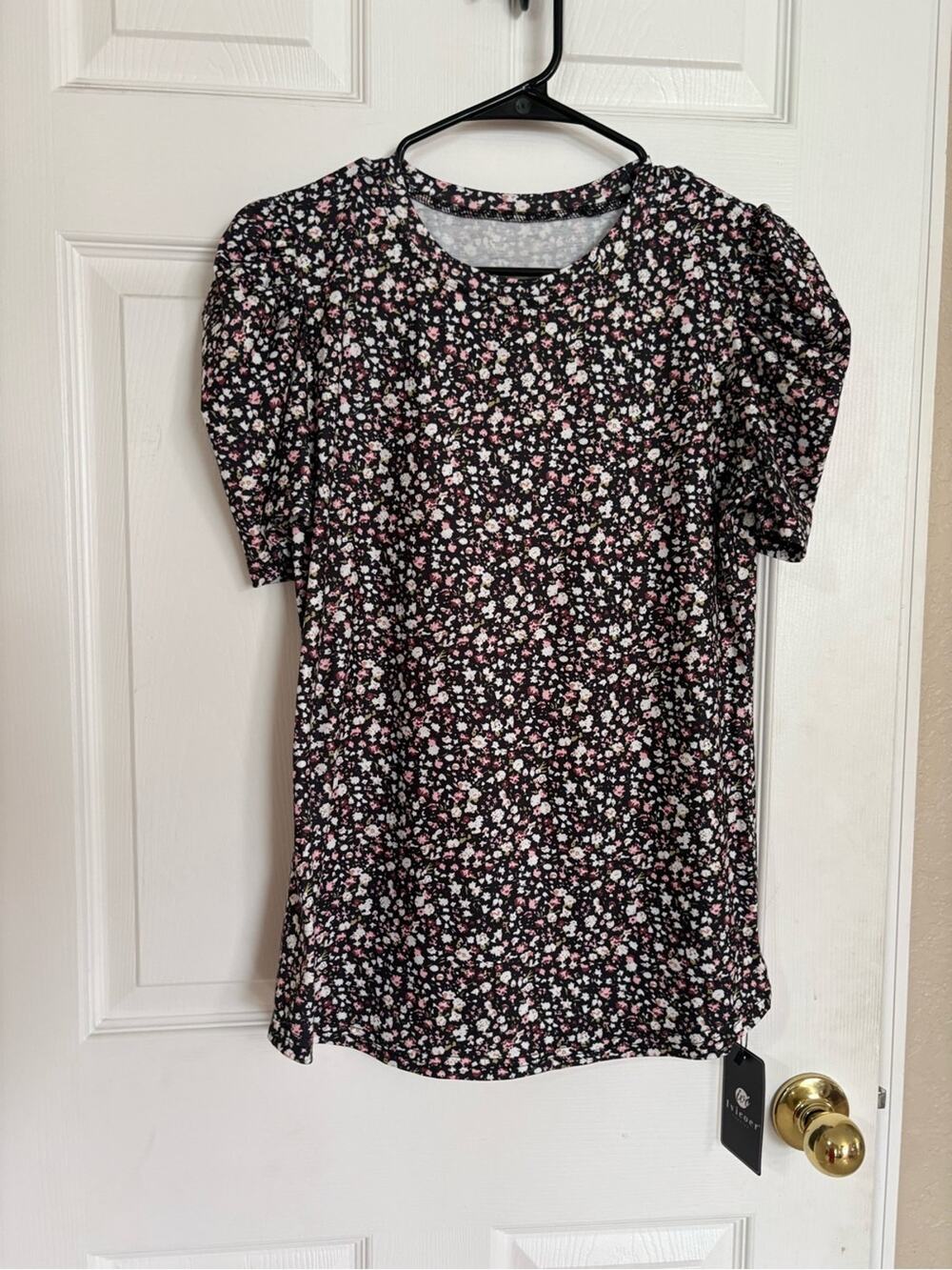 NWT Ivicoer Floral Puff Sleeve Blouse Medium Black Pink Casual Stretch Top